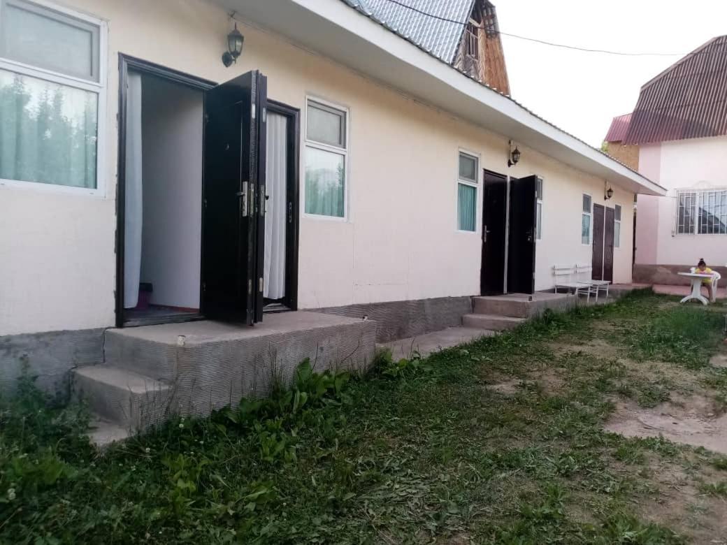 Guest House Regina Bulan Sogottuu Екстериор снимка